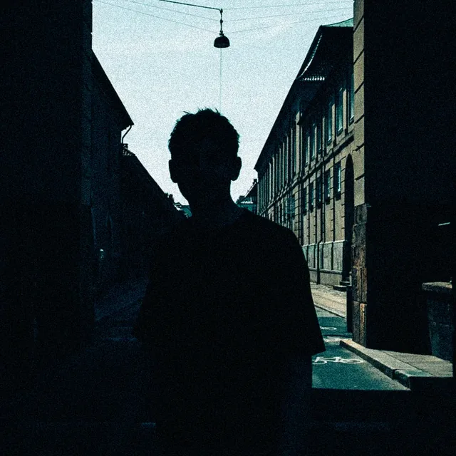 Silhouet van Sem in een straat in Kopenhagen